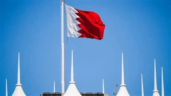استهداف فندقٍ ومبنيين في المنامة