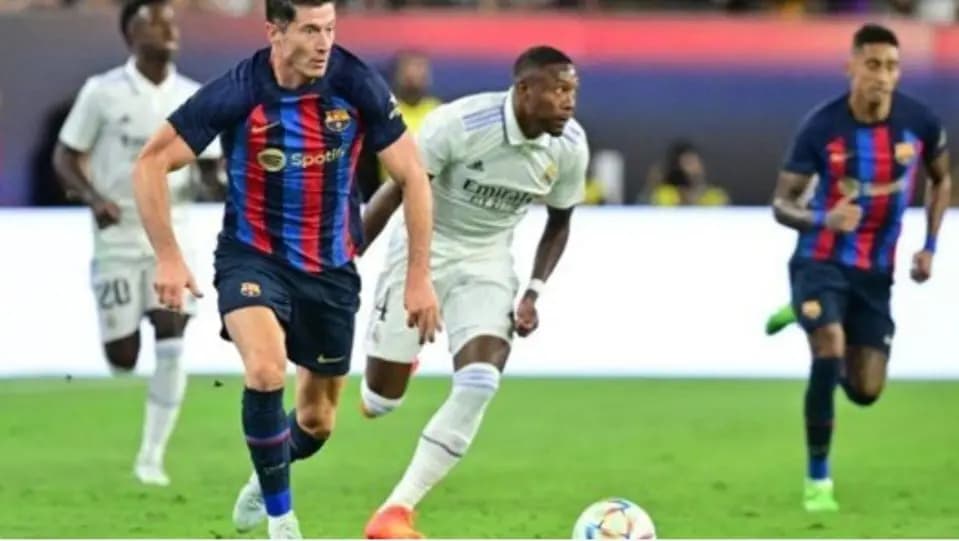 إليكم موعد "الكلاسيكو" الأول الذي سيجمعُ فريقي برشلونة وريال مدريد