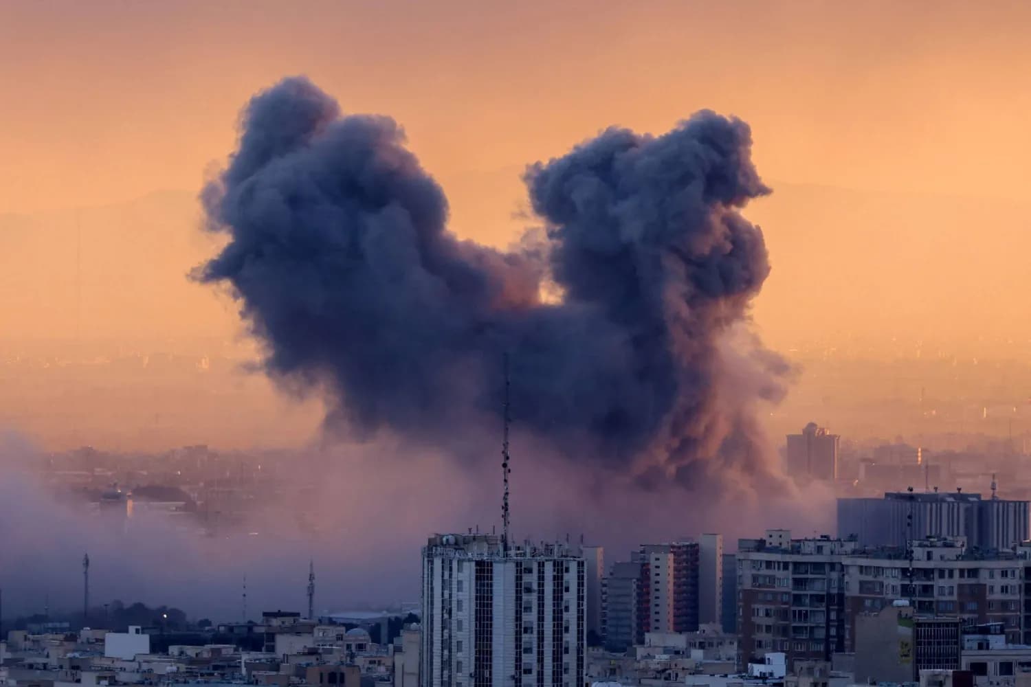 الحـ.ـر.ب الإسرائيلية على طهران وحـ.ـز.ب الله: ثلاثة مسارات وثلاثة سيناريوهات