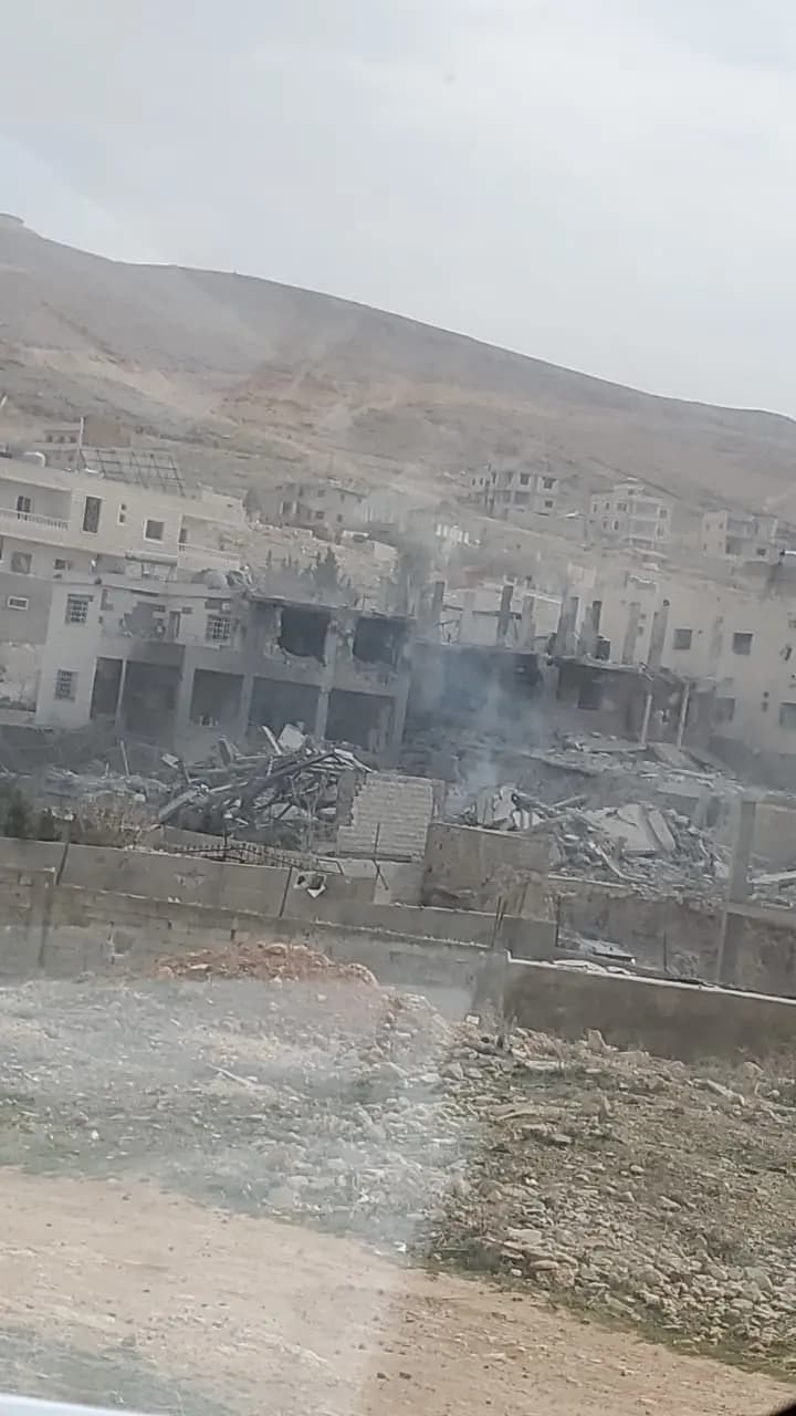 بدون سابق إنذار.. استهداف مبنى في دورس!