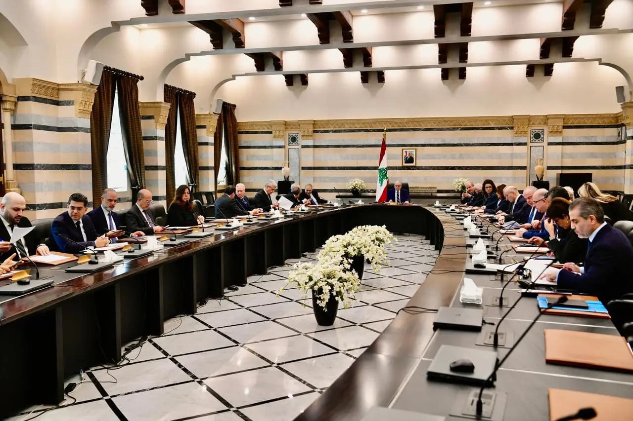 "لا تبقوا في الشوارع".. الحكومة تؤكد توافر مراكز لإيواء النازحين