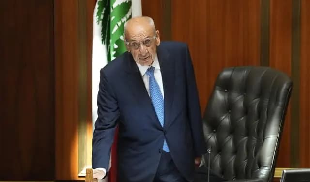 هذا ما يحصل عندما يطرق بري بمطرقته!