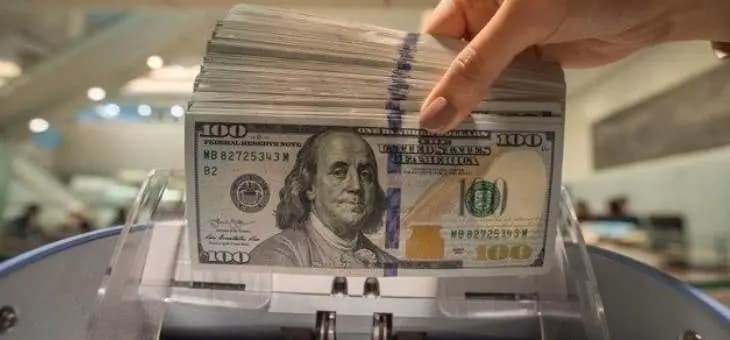 الحاكم يضرب بسيف وزيره: رفع سعر الصرف لتغطية خسائره