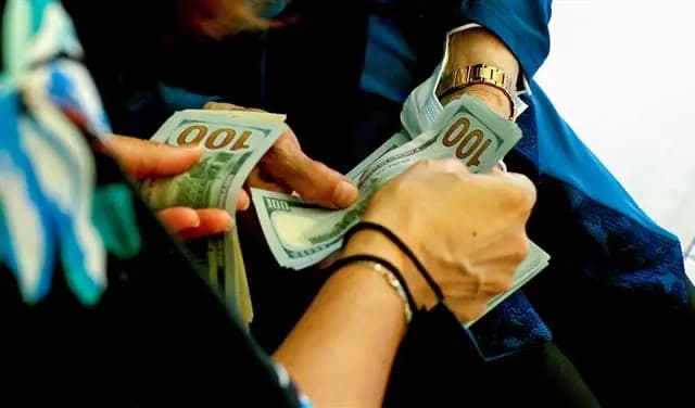 سعر دولار السوق السوداء صباح اليوم!
