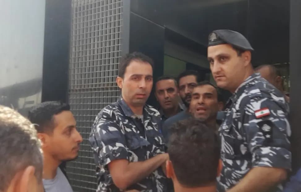 علي السَّاحلي إلى الحريَّة!