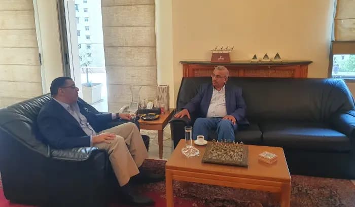 التّطوّرات المحلّية والإقليميّة بين السفير المصري وأسامة سعد