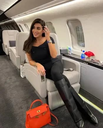 ياسمين صبري بإطلالة مميزة من طائرتها الخاصة.. والجمهور يتفاعل!