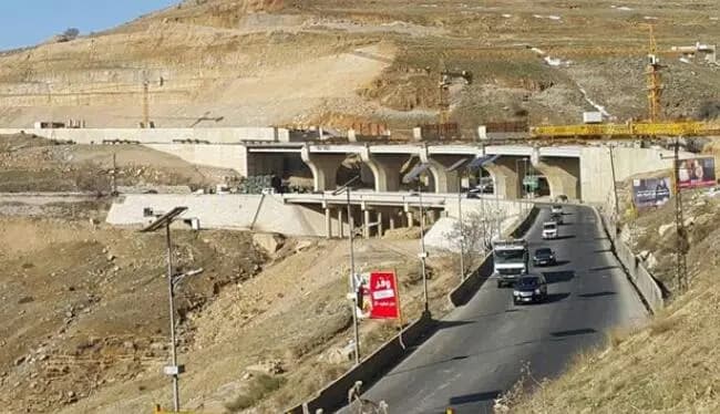 بالصورة: "فان" ينقل دراجة نارية "مسروقة" في ضهر البيدر