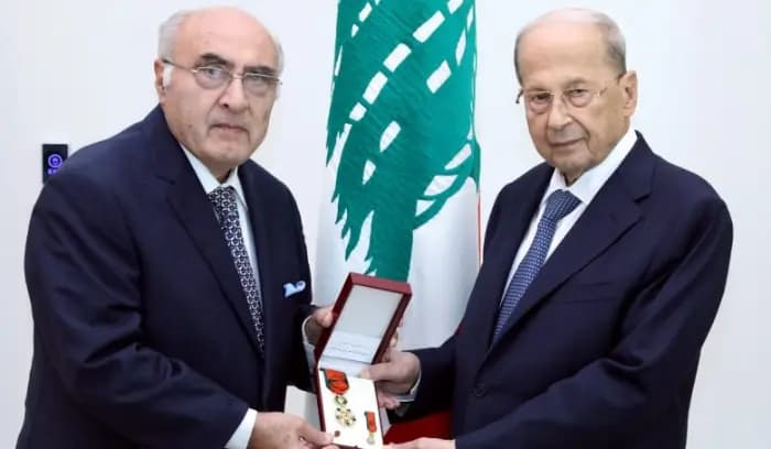 الرئيس عون يمنح أوسمة