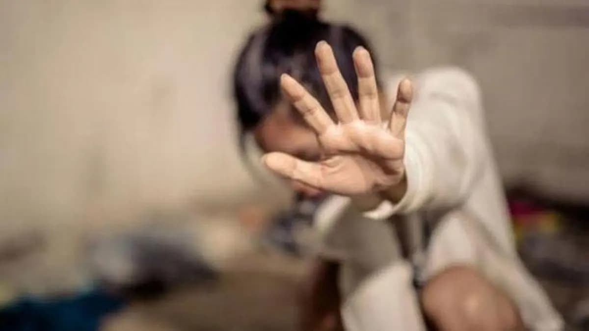 في الشمال.... توقيف والد بعد تحّرشه بابنته القاصر