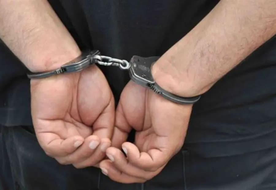 مطلوبٌ بقبضة مفرزة الضاحية القضائية