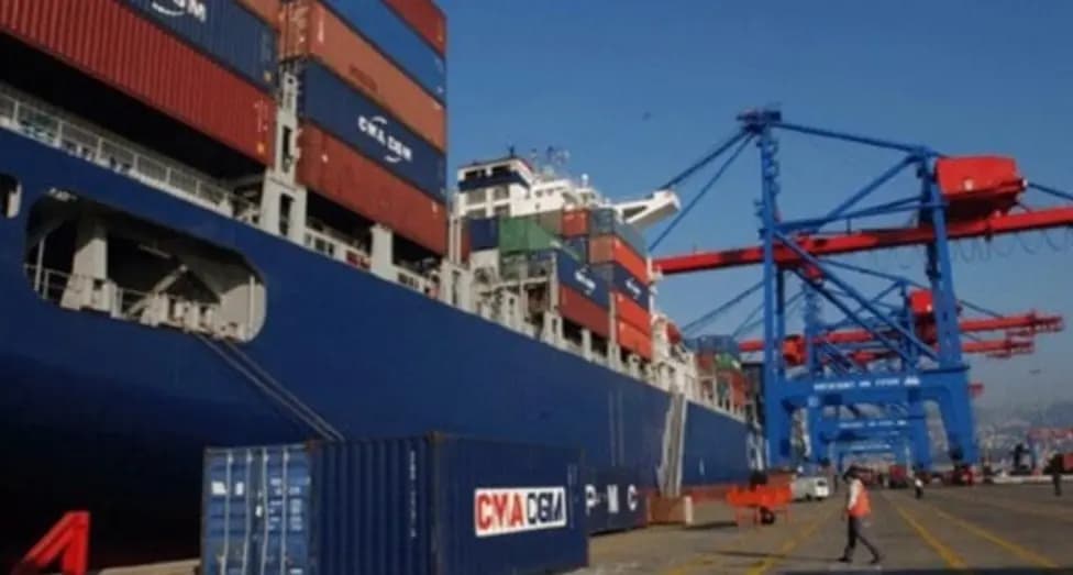 لبنان يتلهّى بقشور السياسة ويهمل حماية أسواق التصريف الخارجية