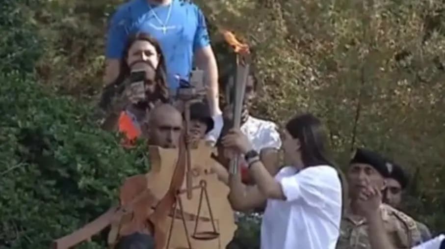 بالصورة: الرئيس عون يُسلّم شعلة "استمرار القضية" إلى الجيل الجديد في "التيار الوطنيّ الحرّ"