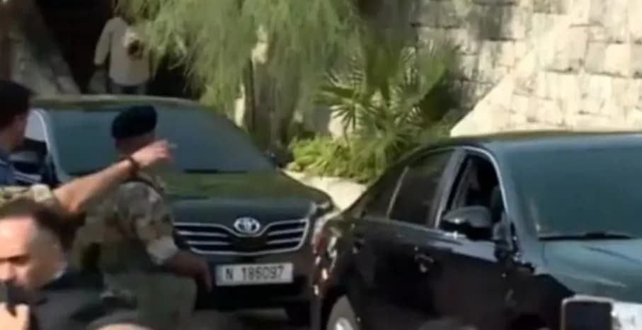 بالصّور: انطلاق موكب الرئيس عون من بعبدا باتجاه الرابية وسط حشود من مؤيّديه