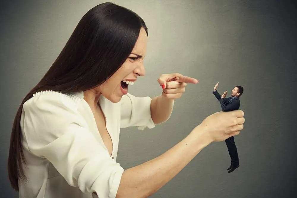 لكلّ "مسيطرة" أحبِّيه وأطلقي سراحه..!