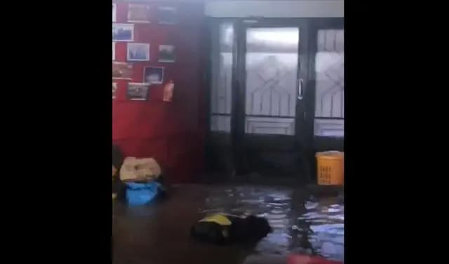 المياه تغمر مركزاً للصليب الأحمر!