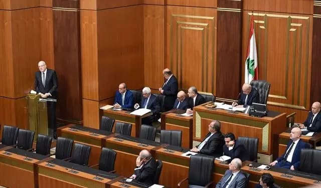 "بتنشف الريق"...فوضى في المجلسِ النّيابيِّ