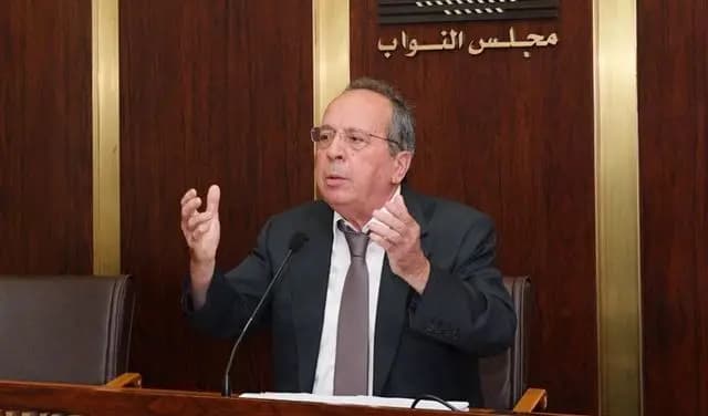 السيّد: ارفعوا الصوت!