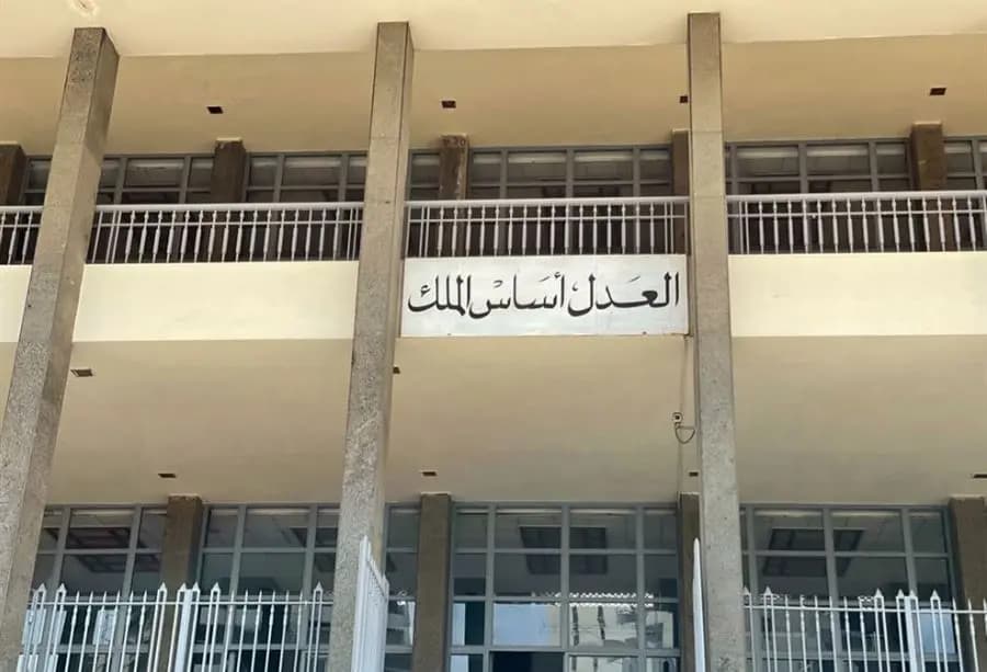 موظفون تحت المراقبة الأمنية!