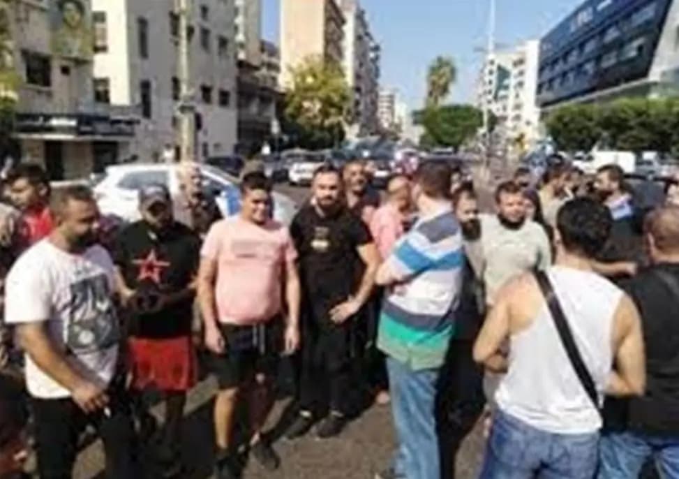 اعتصام لعائلة وأصدقاء المفقود نجم عند تقاطع ايليا وقطع الطريق لبعض الوقت