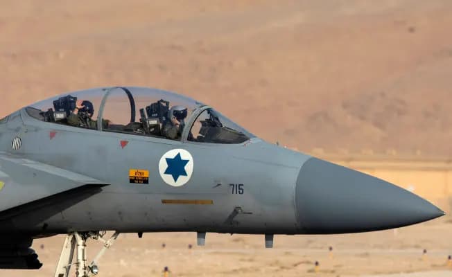 طيران حربي إسرائيلي يحلق فوق البترون