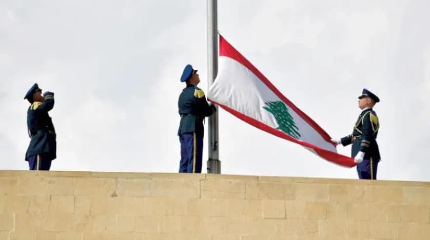 بين الفراغ والسياسة.. اللبنانيُّ يتعايشُ.. يُهاجرُ أم ينتحر!