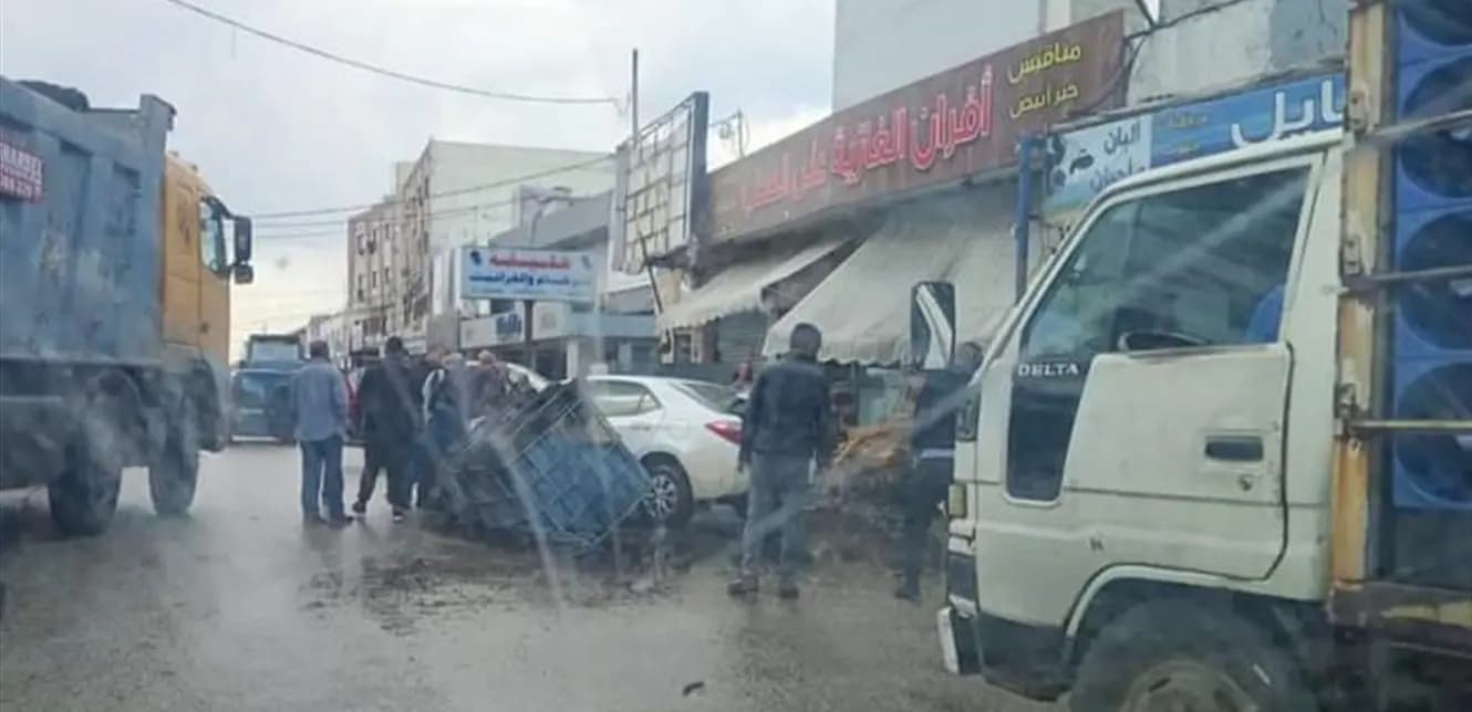 "بيك آب" يقطع الطريق!