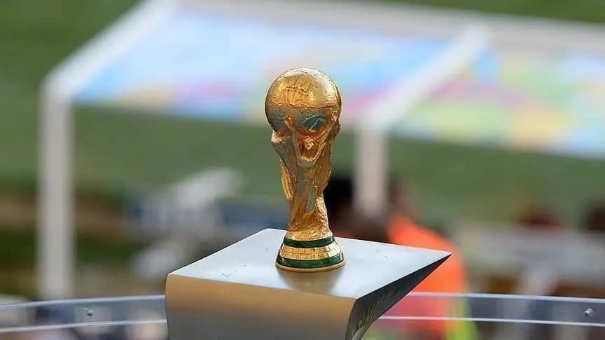 عشية المونديال.. من يشجع رئيس لجنة " الشباب والرياضة"؟