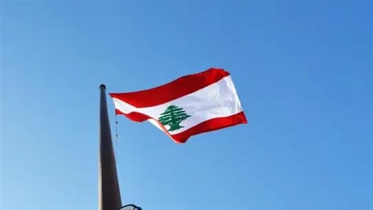 دولة مشلولة لا تحتفل بالاستقلال... والحماس الفرنسي يتراجع
