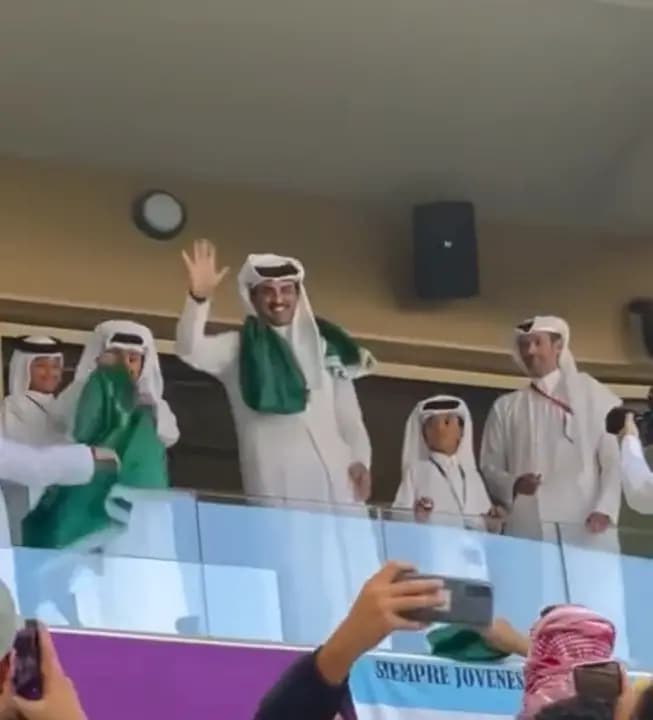 إليكم ما فعل أمير قطر في مباراة اليوم!