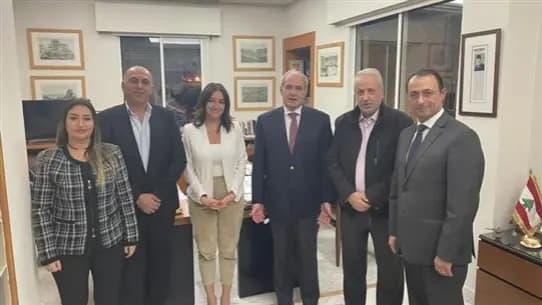 خلف يلتقي وفدًا من نقابة "خريجي الصحافة"!