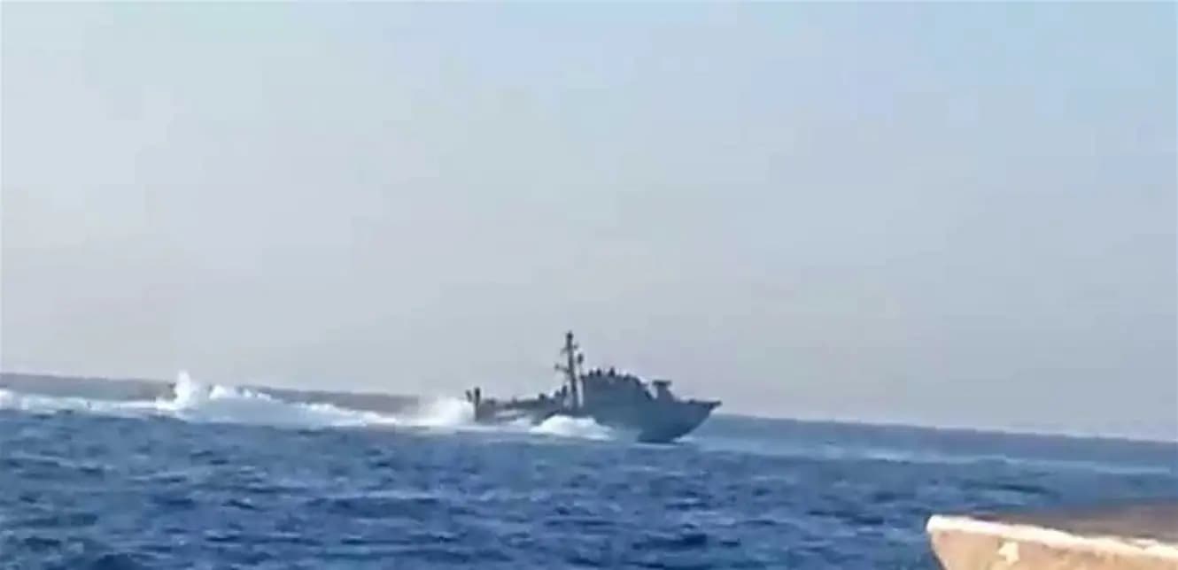 زورق حربي إسرائيلي.. في البحر!