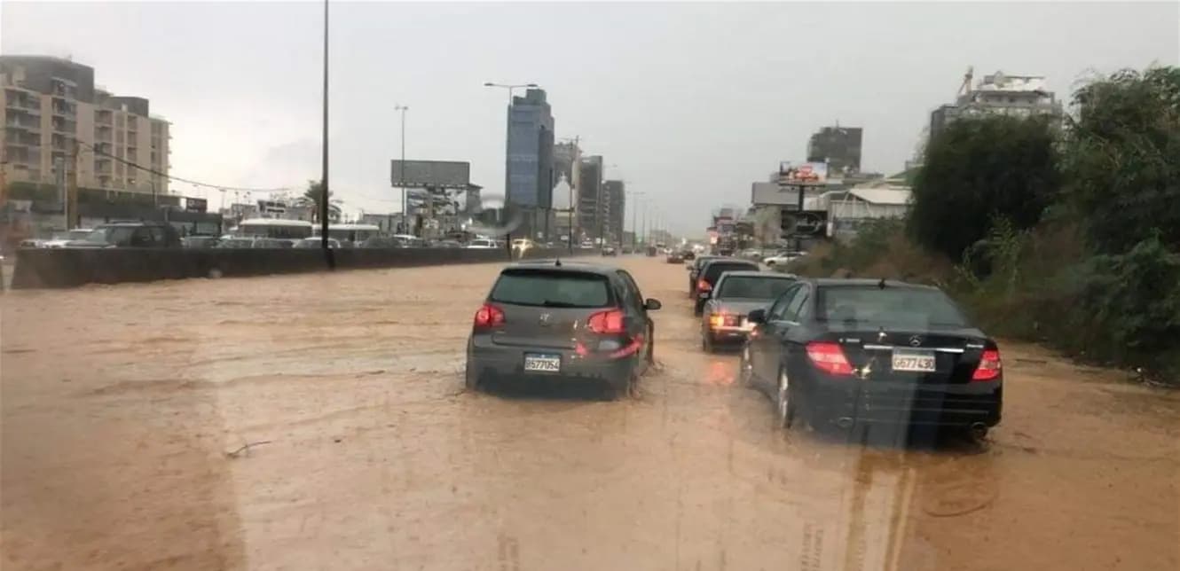 مهنة جديدة على الطرقات اللبنانية بـ "الدولار"