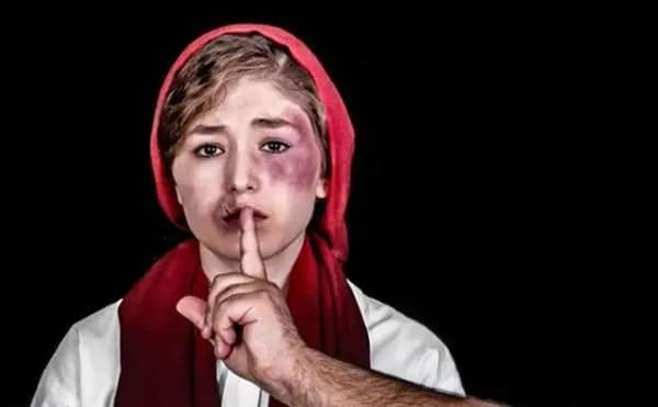 العنفُ ضدّ المرأةِ ومبادراتٌ إيجابيّة