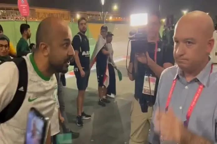 مشجّع سعودي بطل!