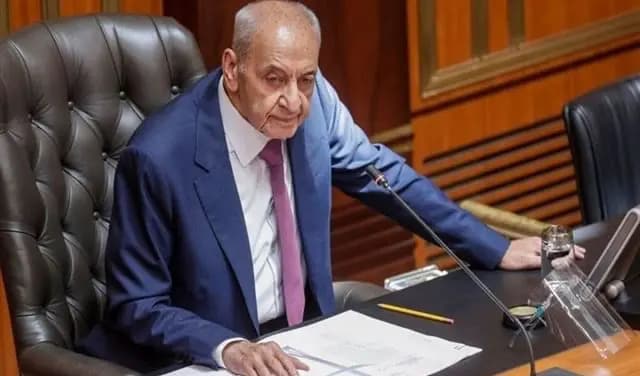 بري يمنع نوابه من السفر؟