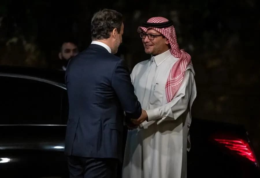 ما السبب وراء زيارة البخاري لفرنجية ؟
