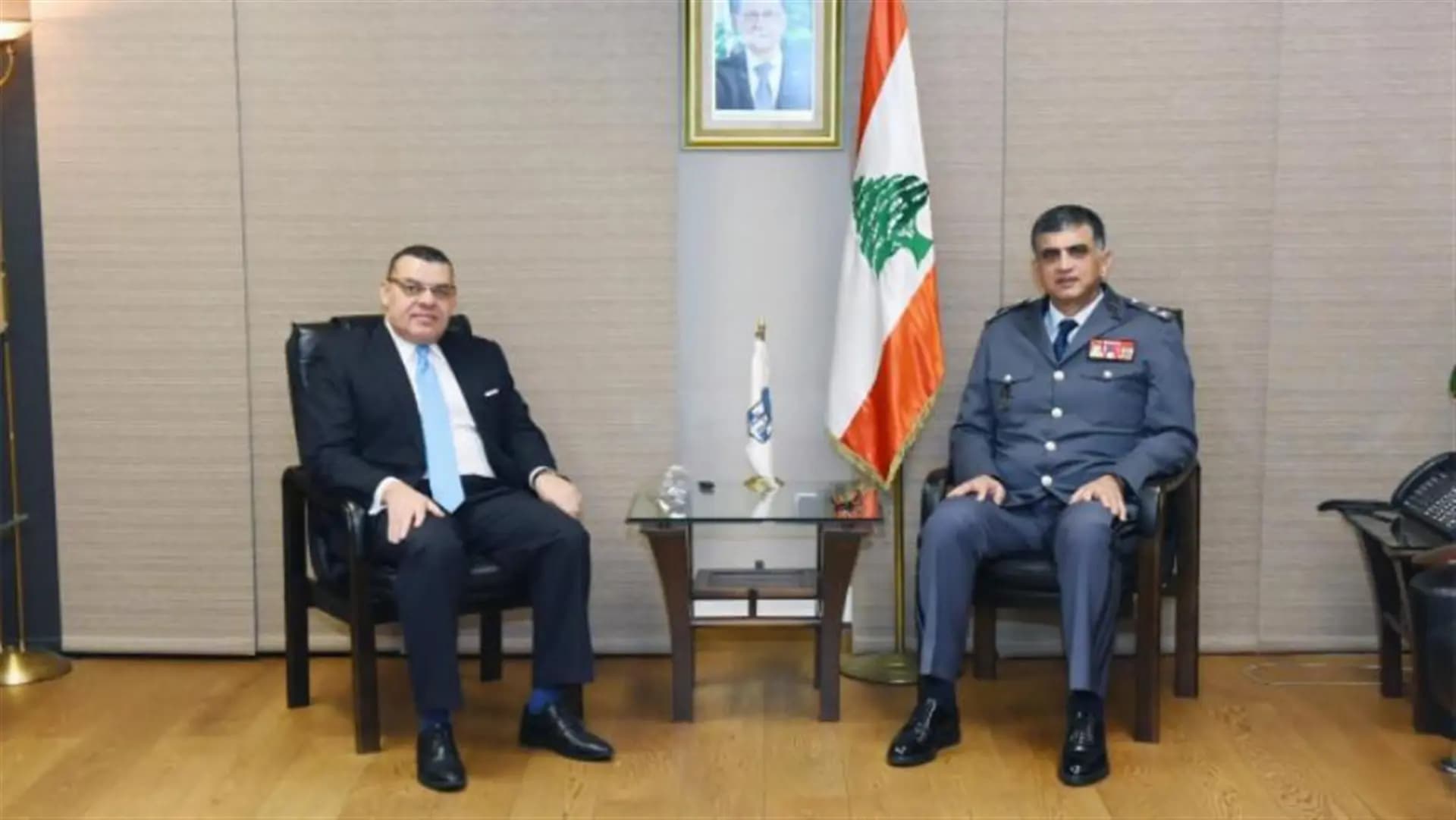 عثمان بحث مع السفير المصري آخر التطورات السياسية القائمة