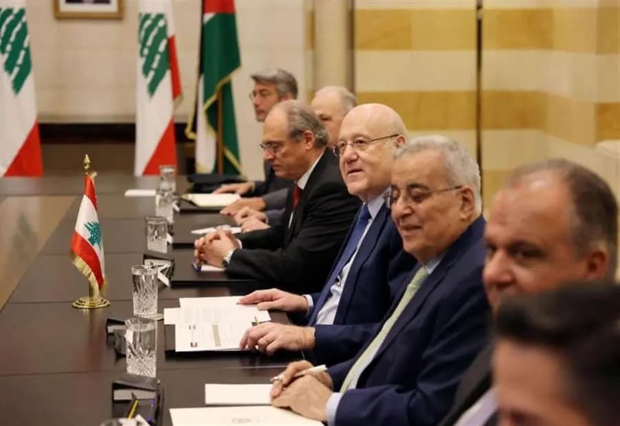 أسماء الوزراء المقاطعين للجلسة الحكومية!