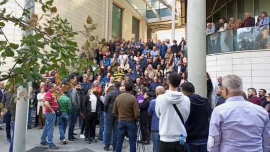 موظفو "ألفا" و"تاتش" بدأوا إضرابهم المفتوح