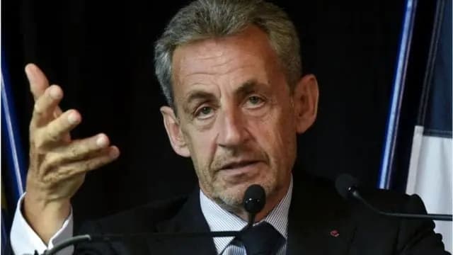 في طعن "ساركوزي"!