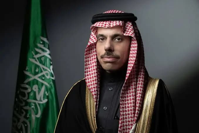 بن فرحان: ما يقوله الآخرون لا أعلِّق عليه!