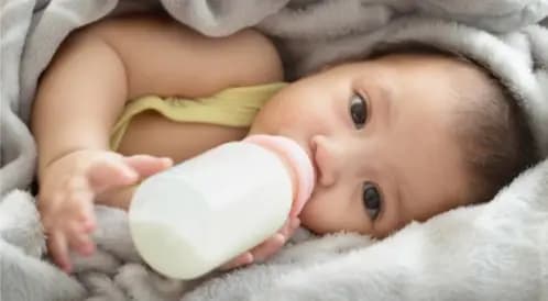 منظّمةُ الصّحةِ العالميّة تنبّه... "خدعةٌ" في حليب الرُّضَع