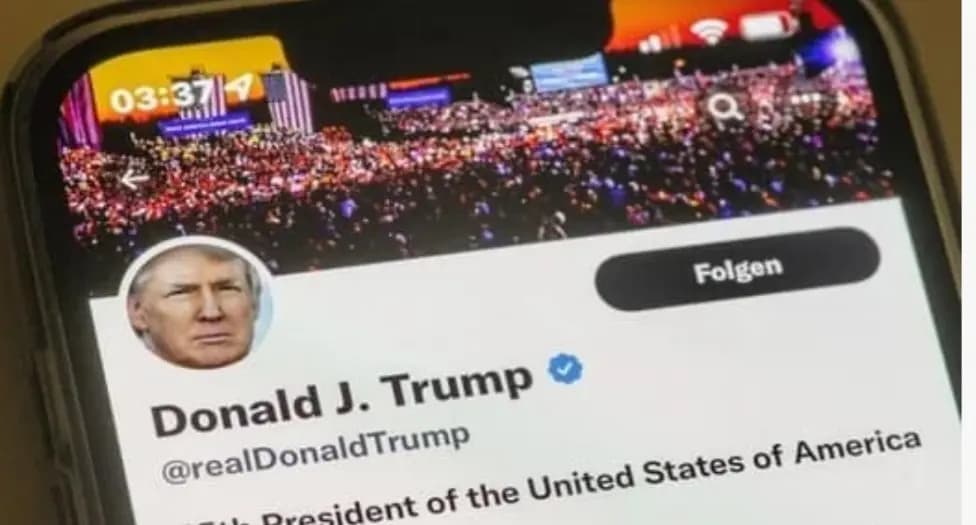 الإعلان الكبير... وصور نادرة لترامب ب٩٩ دولارًا