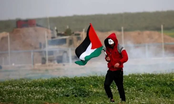 قوات الاحتلال الإسرائيلي تفتح نيران أسلحتها الرشاشة تجاه الأراضي الزراعية القريبة من السياج الفاصل شرق محافظة خان يونس جنوب قطاع غزة