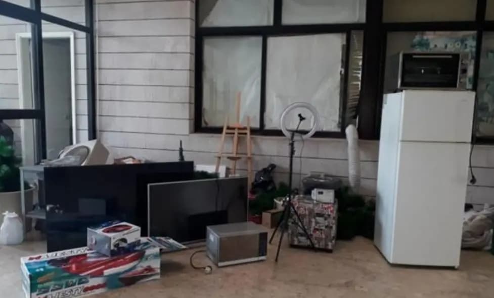 سرق جارته في السكن للمرة الثانية مستغلاًّ سفرها