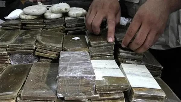 العراق يُتلف "أكبر" كميّة مخدّرات..