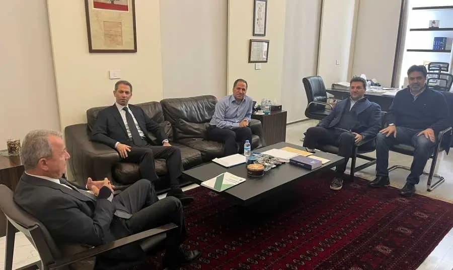 رئيس حزب الكتائب يستقبل عضو نقابة المحامين في بيروت