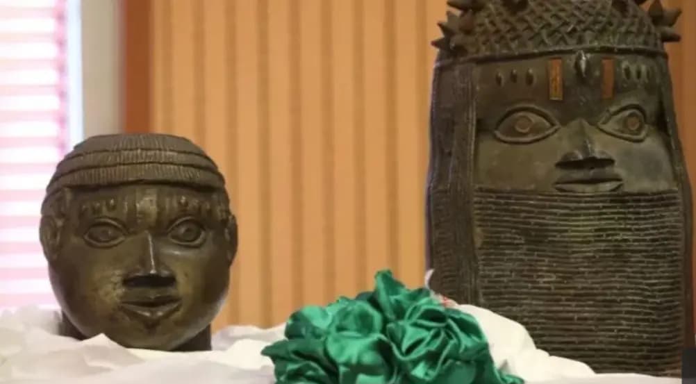 آثارٌ منهوبةٌ تعودُ إلى نيجيريا