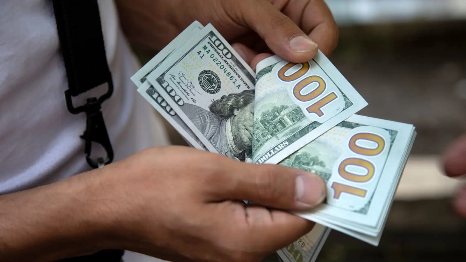 إليكم السبب الصادم وراء الارتفاع الجنوني للدولار